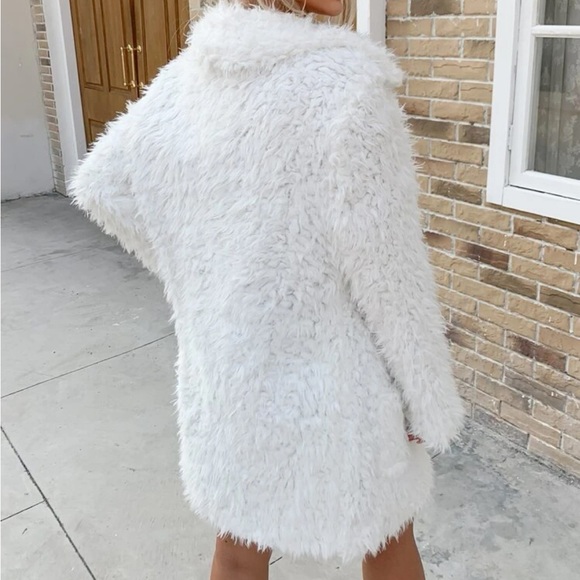 Luxe vegan fur coat - Picture 3 of 4